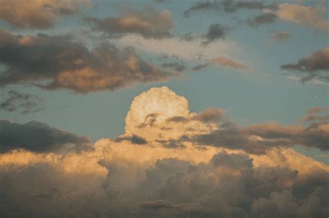 夢見地震|夢到地震：解析內心不安，迎向自我成長 